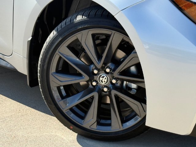 Used 2026 Toyota Corolla SE FWD image 2