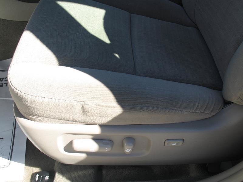 Used 2005 Toyota Camry LE FWD image 19