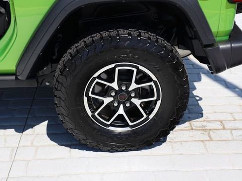 Used 2025 Jeep Wrangler Rubicon w/ Convenience Group AWD/4WD image 37