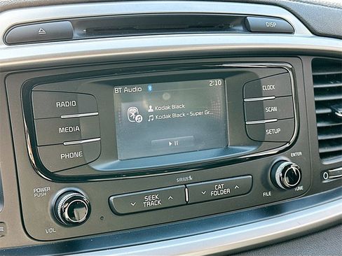 Used 2017 Kia Sorento LX image 14