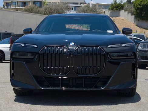 New 2026 BMW 740i w/ Premium Package RWD image 2