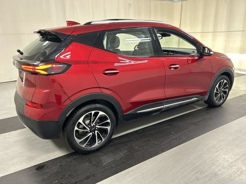 Certified 2023 Chevrolet Bolt EUV Premier w/ Sun & Sound Package FWD image 2