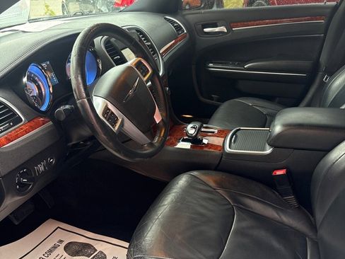 Used 2014 Chrysler 300 RWD image 9