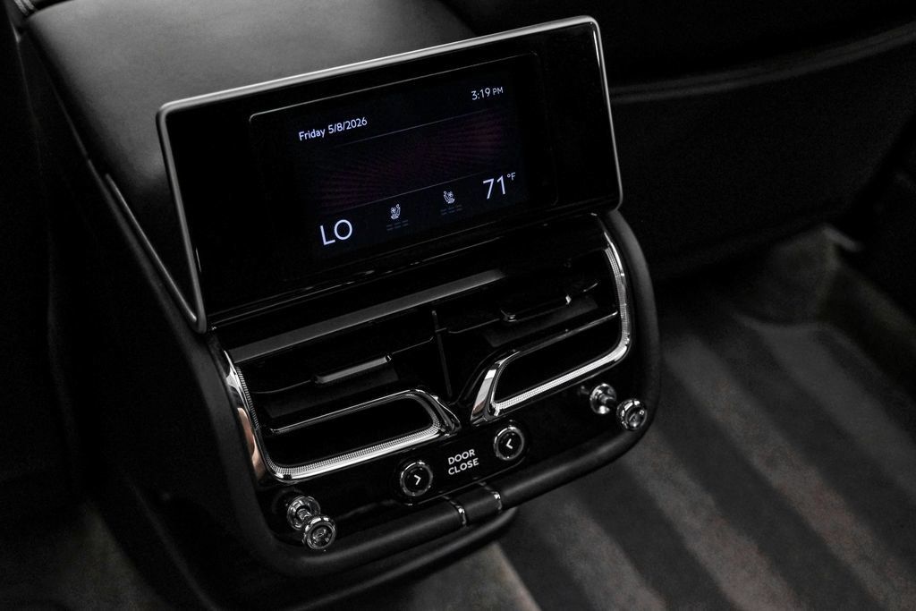 Used 2023 Bentley Bentayga Extended Wheelbase AWD/4WD image 38