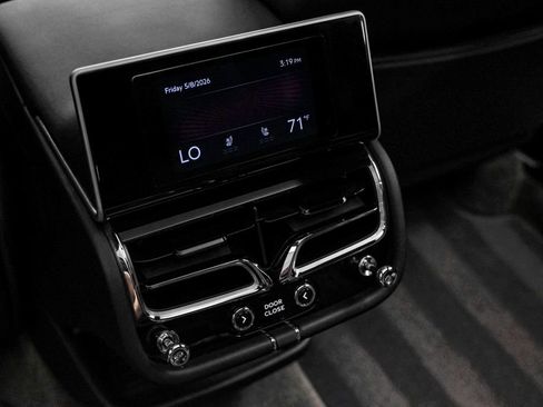 Used 2023 Bentley Bentayga Extended Wheelbase AWD/4WD image 38