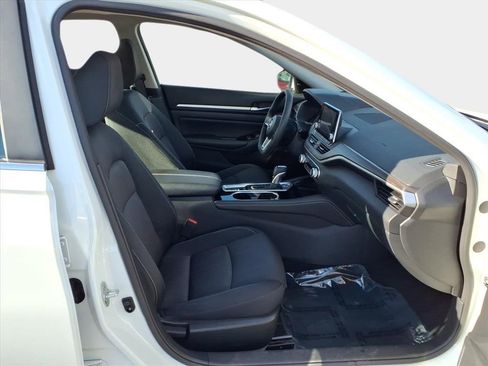 Used 2023 Nissan Altima 2.5 SV image 14