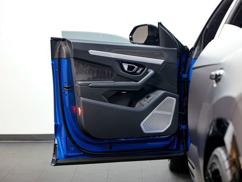 Used 2019 Lamborghini Urus image 11