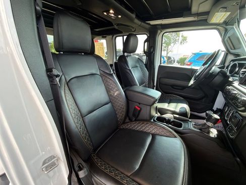 Used 2022 Jeep Wrangler Unlimited Sahara AWD/4WD image 35