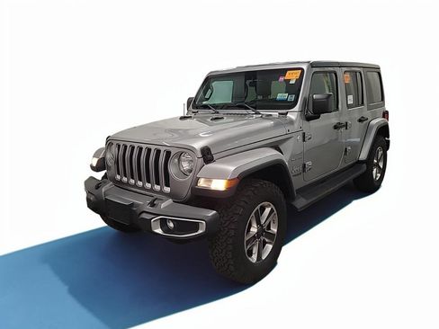 Used 2018 Jeep Wrangler Unlimited Sahara w/ Cold Weather Group AWD/4WD image 3