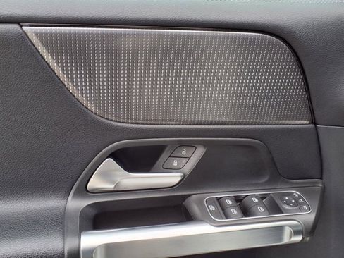 Certified 2022 Mercedes-Benz GLB 250 image 38