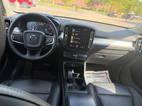 Used 2022 Volvo XC40 T5 Momentum AWD/4WD image 23
