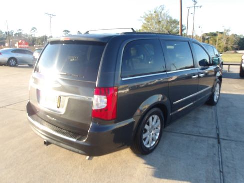 Used 2012 Chrysler Town & Country Touring-L w/ Trailer Tow Group image 10