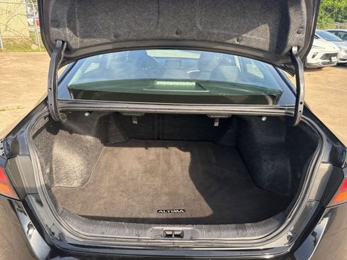 Used 2025 Nissan Altima 2.5 SV FWD image 31