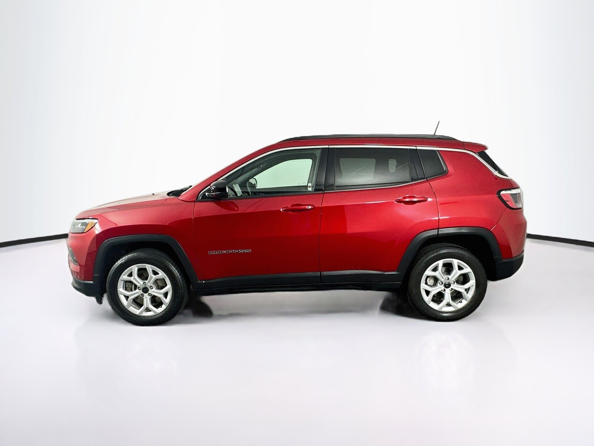 Used 2025 Jeep Compass Latitude AWD/4WD image 4