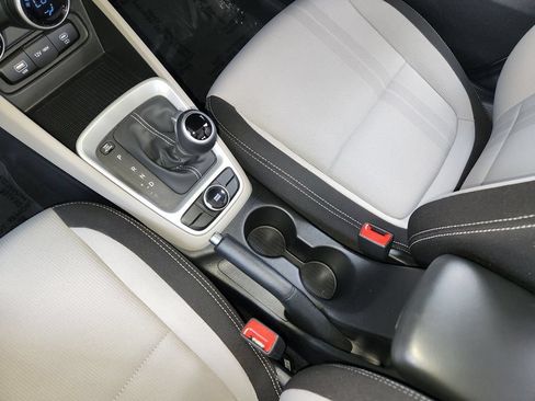 Used 2025 Hyundai Venue SEL FWD image 23