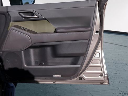 Used 2024 Lexus GX 550 image 32