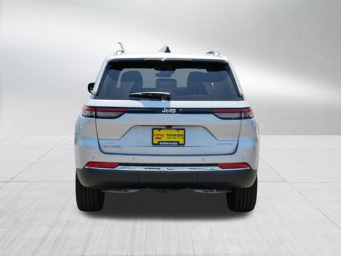 Used 2025 Jeep Grand Cherokee Limited w/ Trailer Tow Package AWD/4WD image 6