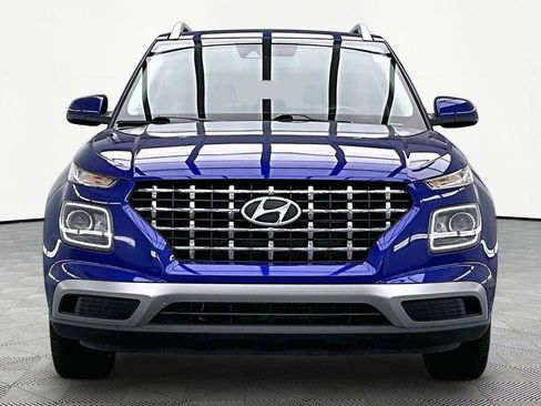 Used 2022 Hyundai Venue SEL FWD image 3