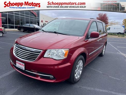Used 2016 Chrysler Town & Country Touring w/ Driver Convenience Group image 1