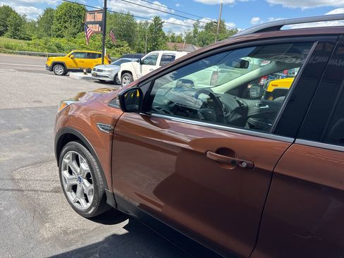 Used 2017 Ford Escape Titanium AWD/4WD image 4