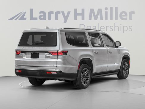 Certified 2024 Jeep Wagoneer L Series II w/ Flexible Seating Group AWD/4WD image 2