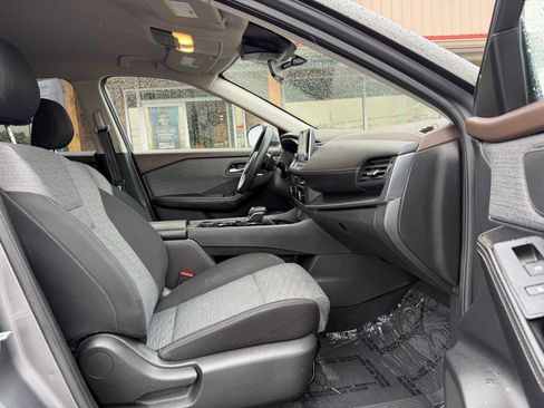 Used 2023 Nissan Rogue SV AWD/4WD image 22