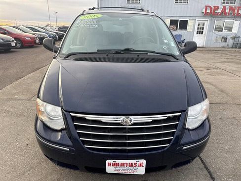 Used 2005 Chrysler Town & Country Touring w/ Luxury Group FWD image 5