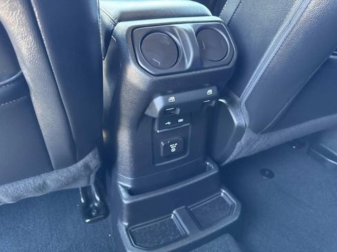 Used 2018 Jeep Wrangler Unlimited Sahara AWD/4WD image 16