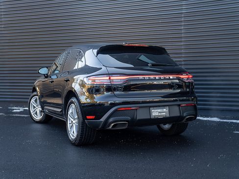 Certified 2025 Porsche Macan AWD/4WD image 3