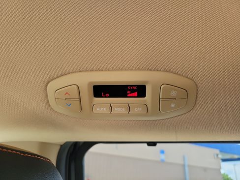 Used 2016 Kia Sedona EX FWD image 10