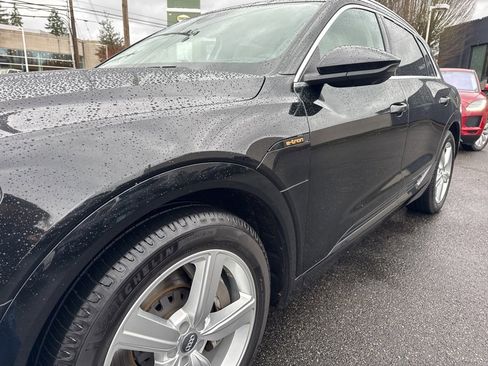 Used 2019 Audi e-tron Prestige w/ Prestige Package image 10