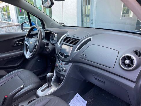 Used 2015 Chevrolet Trax LT w/ LT Sun and Sound Package FWD image 19
