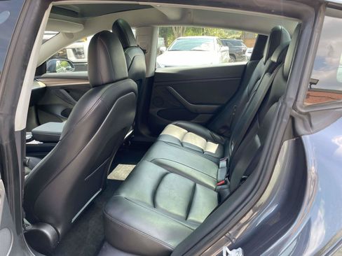 Used 2022 Tesla Model 3 RWD image 3