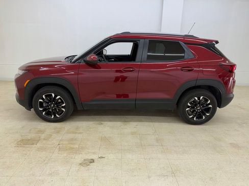 Used 2023 Chevrolet TrailBlazer LT w/ Convenience Package FWD image 2