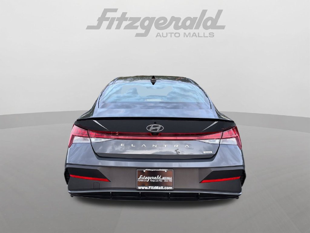Used 2025 Hyundai Elantra SEL FWD image 8