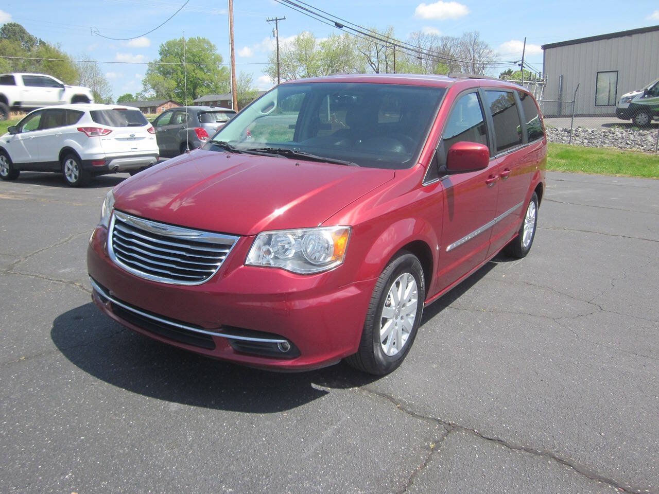 Used 2015 Chrysler Town & Country Touring FWD image 2
