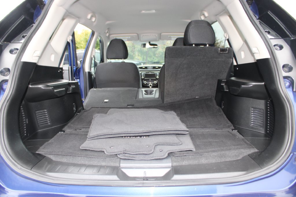 Used 2018 Nissan Rogue SV AWD/4WD image 30