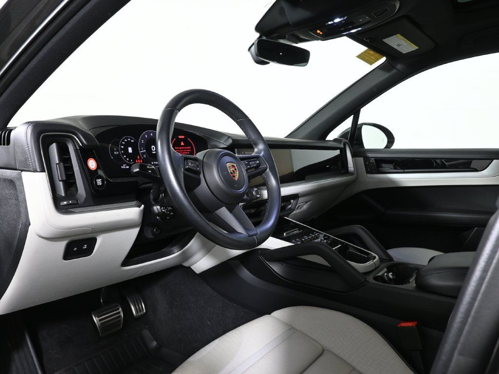Used 2024 Porsche Cayenne S AWD/4WD image 4