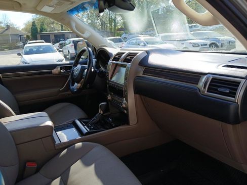 Used 2020 Lexus GX 460 Premium image 17