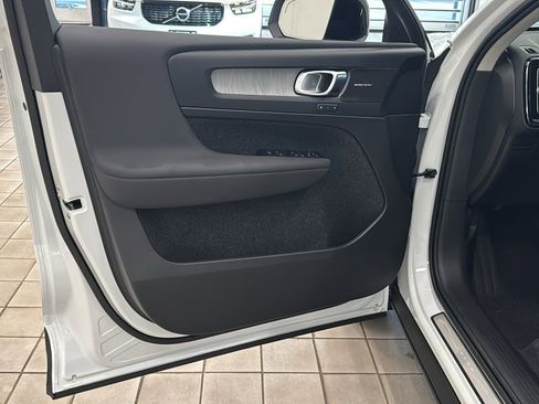 New 2026 Volvo XC40 B5 Ultra w/ Protection Package Premier image 21