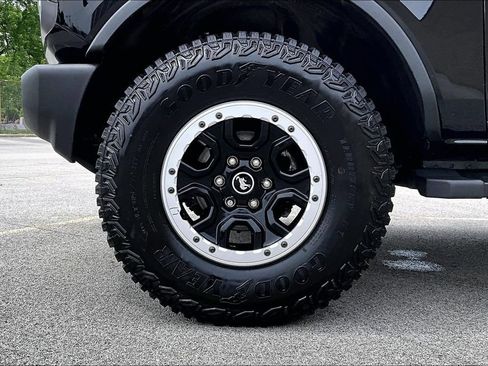 Certified 2024 Ford Bronco Big Bend w/ Sasquatch Package AWD/4WD image 9