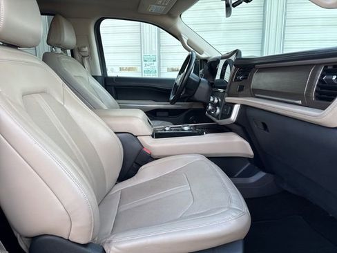Used 2023 Ford Expedition Limited image 12