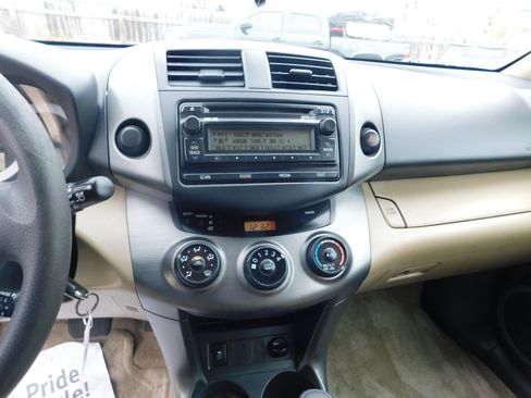 Used 2012 Toyota RAV4 FWD image 10