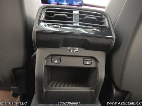 Used 2025 BMW 550e xDrive w/ Premium Package AWD/4WD image 25