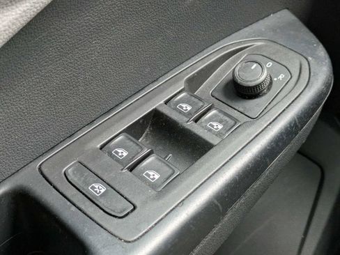 Certified 2023 Volkswagen Taos S FWD image 31