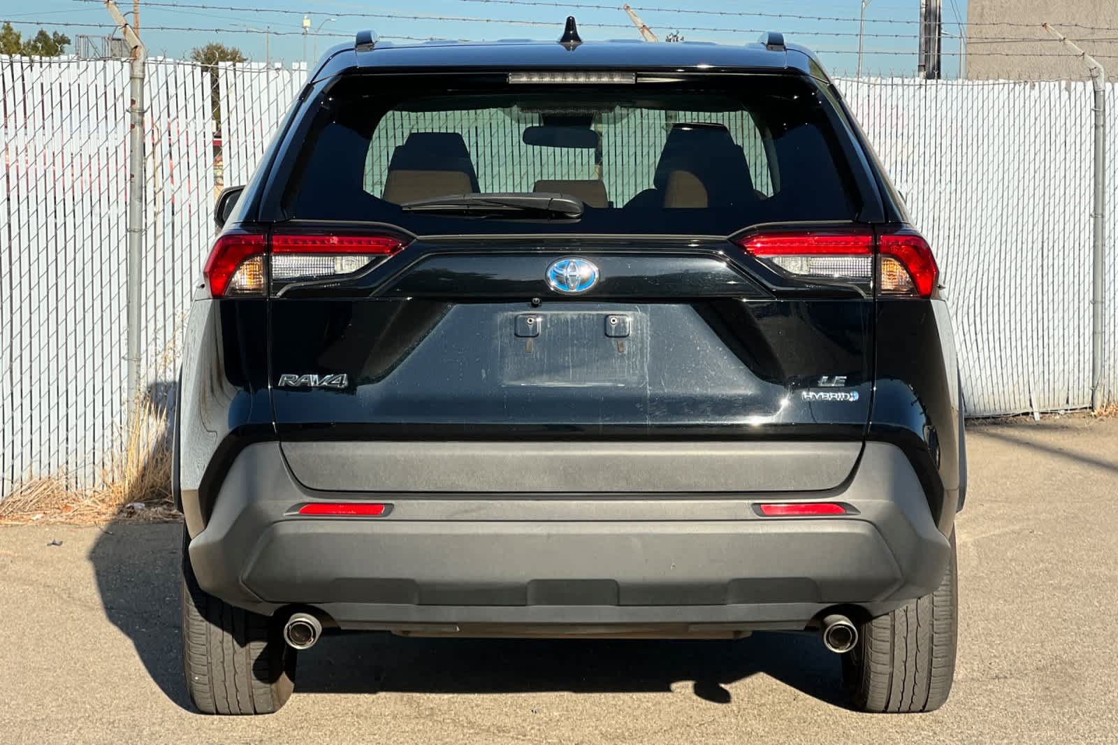 Used 2023 Toyota RAV4 LE AWD/4WD image 4