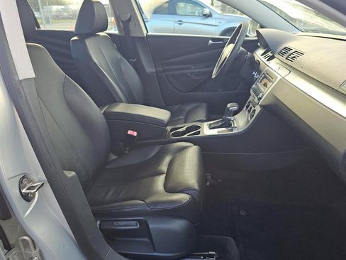 Used 2009 Volkswagen Passat Komfort FWD image 8