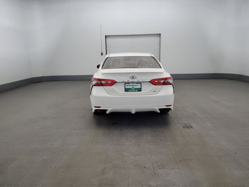 Used 2018 Toyota Camry SE w/ Convenience Package FWD image 6
