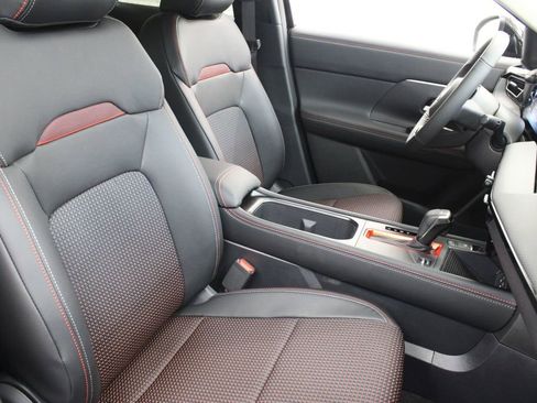 New 2026 Nissan Kicks SR FWD image 21