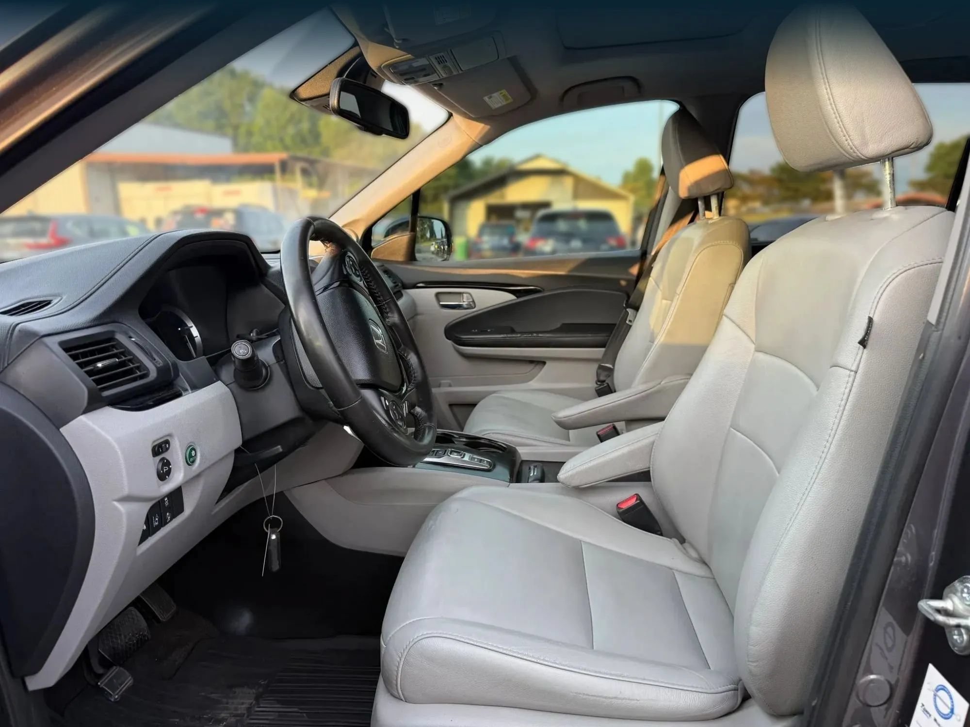 Used 2017 Honda Pilot Touring image 2